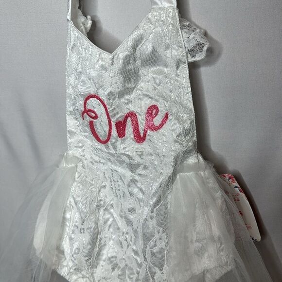 IBTom Castle NWT Cake Smash 1st Birthday Onesie. 12 Months. - Picture 2 of 11